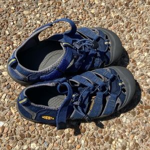Keen size 5 (big kid)